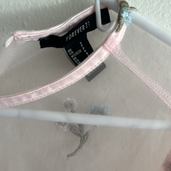 Forever 21 sheer floral cropped shirt size small - Picture 2 of 3
